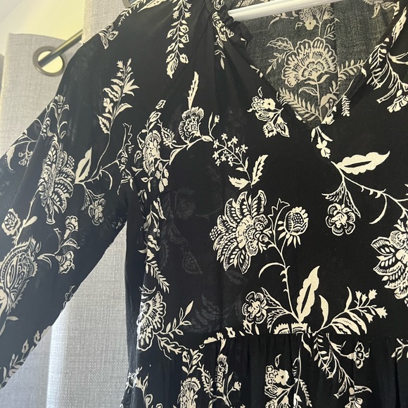 Black and White Pattern Midi Dress - Picture 2 of 4